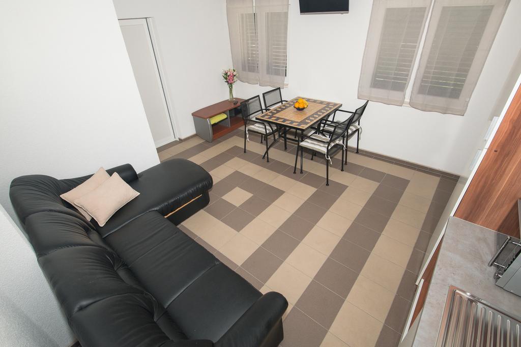 Apartment Afrika Макарска Экстерьер фото