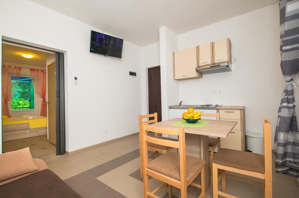 Apartment Afrika Макарска Экстерьер фото