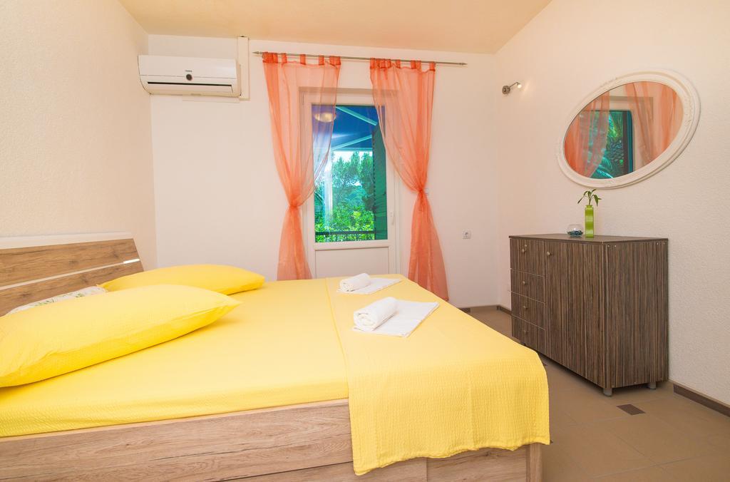 Apartment Afrika Макарска Экстерьер фото