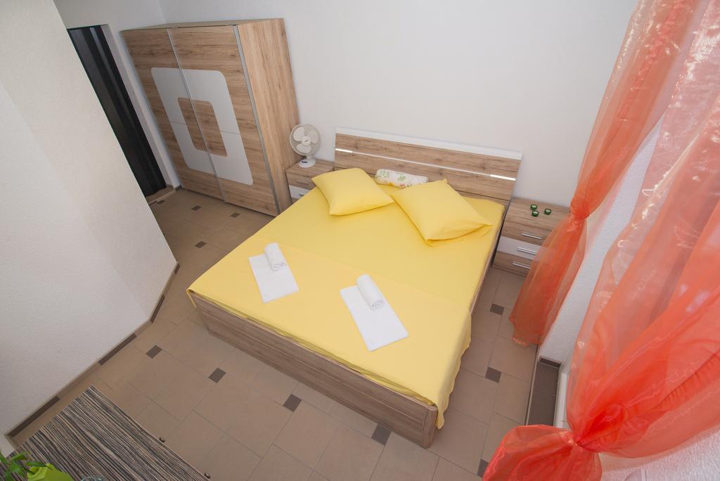 Apartment Afrika Макарска Экстерьер фото